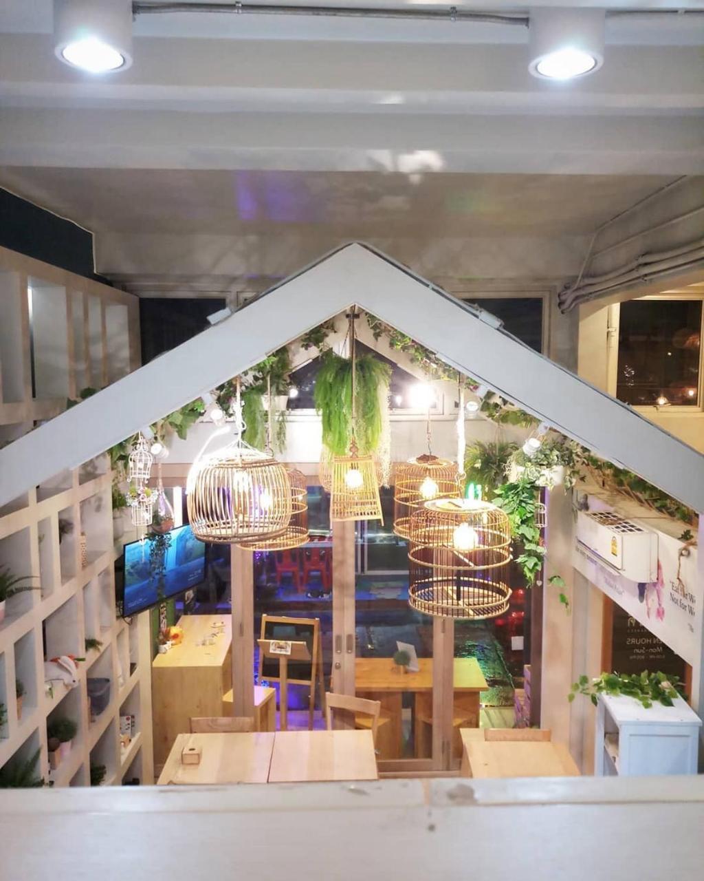 Kinnon Deluxe Hostel Coworking Cafe Bangkok Bagian luar foto