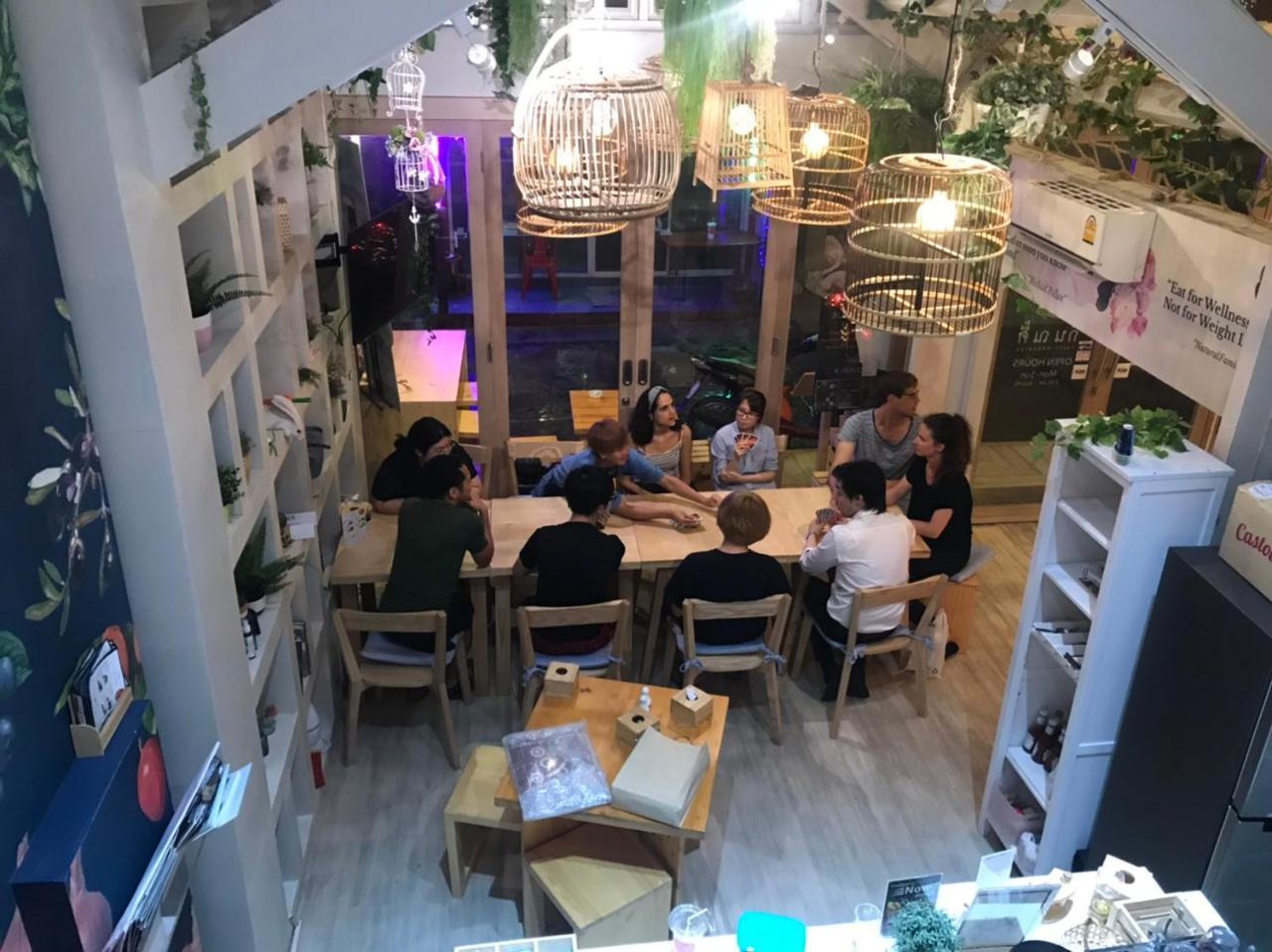 Kinnon Deluxe Hostel Coworking Cafe Bangkok Bagian luar foto